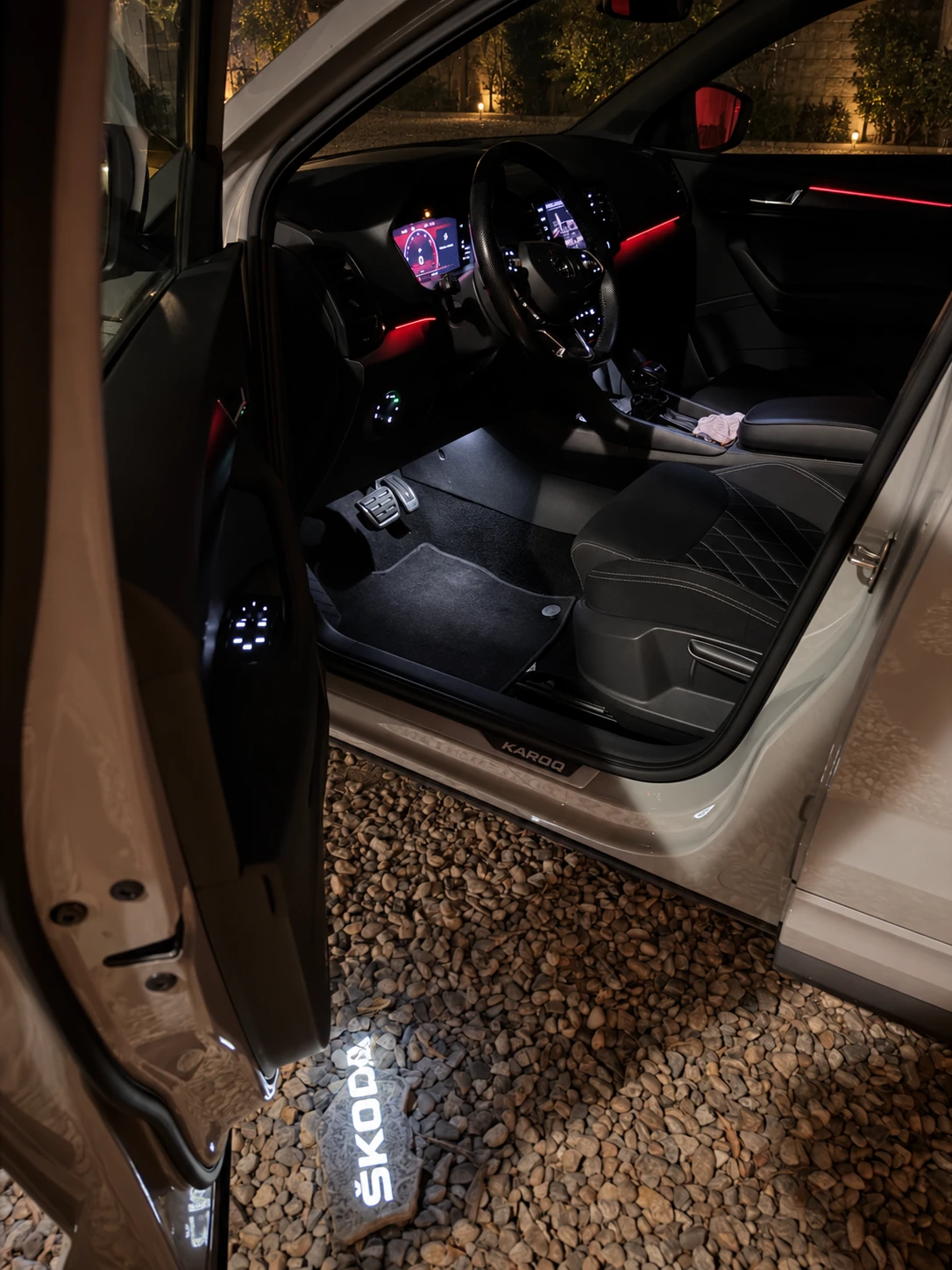 Skoda Karoq, снимка 4 - Автомобили и джипове - 56157205