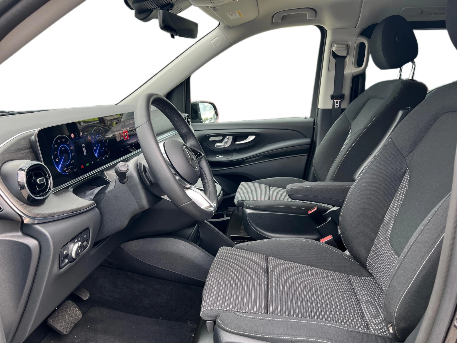 Mercedes-Benz V 300 EQ Long, снимка 8 - Бусове и автобуси - 54222963