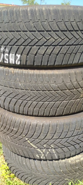 Гуми Зимни 245/45R20, снимка 1