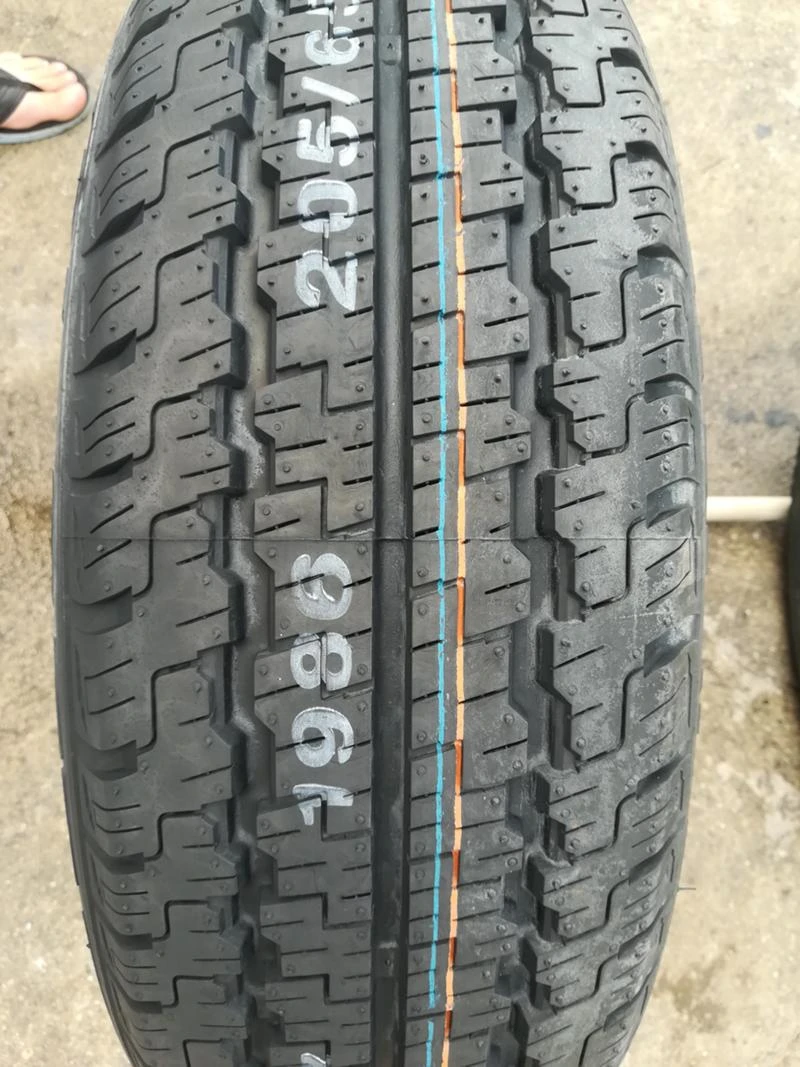 Гуми Летни 205/65R16, снимка 1 - Гуми и джанти - 29145423