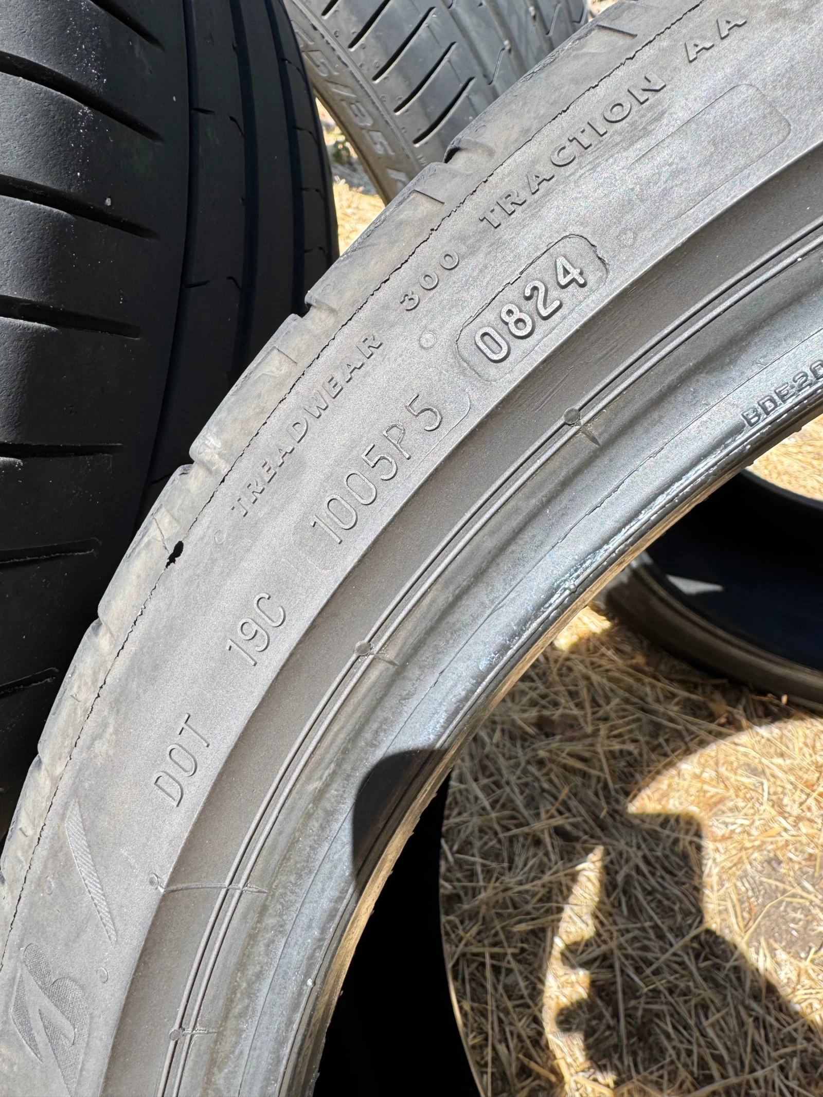 Гуми Летни 225/40R19, снимка 3 - Гуми и джанти - 54159617