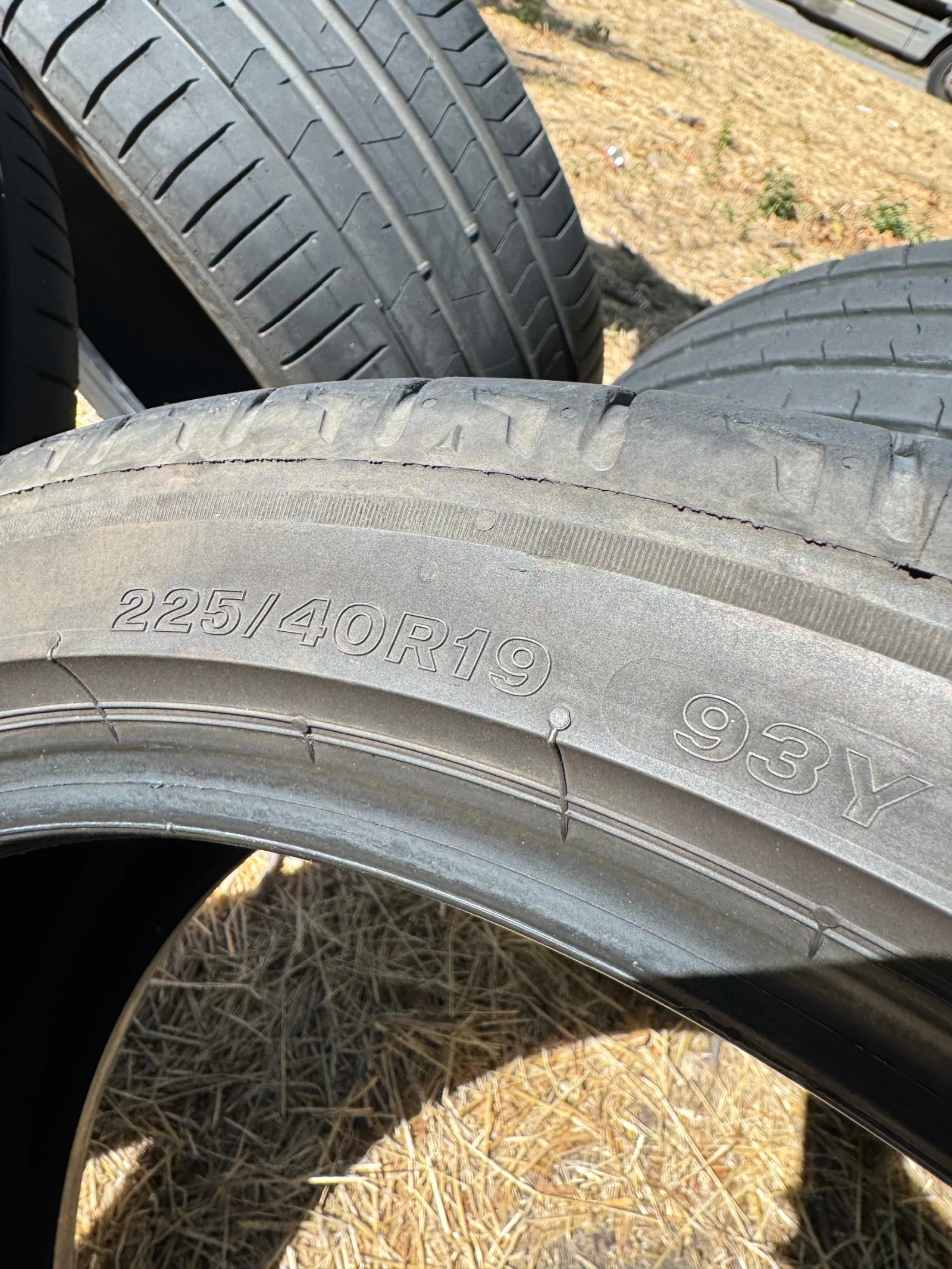 Гуми Летни 225/40R19, снимка 6 - Гуми и джанти - 54159617