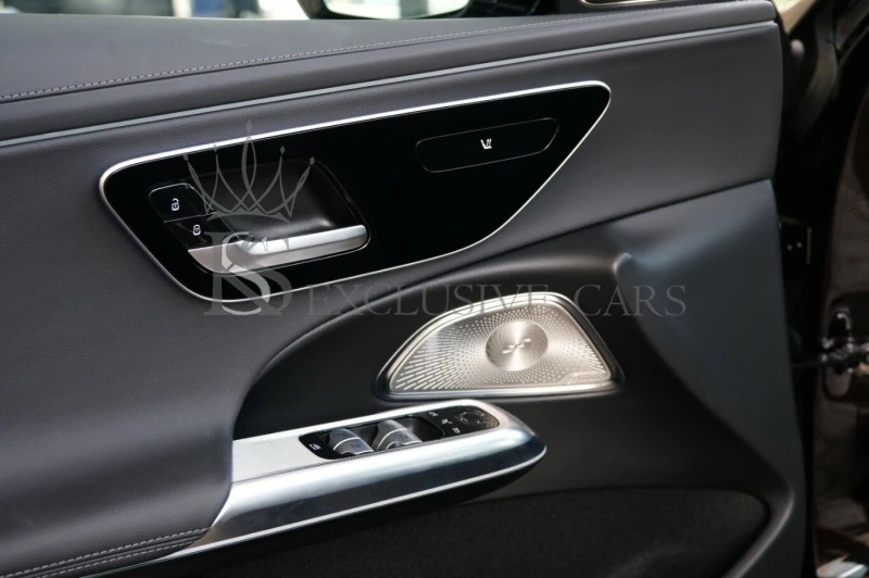 Mercedes-Benz E 220 * AMG* 4M* SUPERSCREEN* PANO* BURMESTER* , снимка 5 - Автомобили и джипове - 51352831