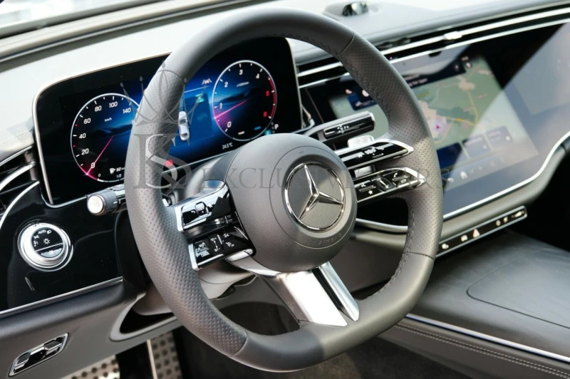 Mercedes-Benz E 220 * AMG* 4M* SUPERSCREEN* PANO* BURMESTER* , снимка 7 - Автомобили и джипове - 51352831