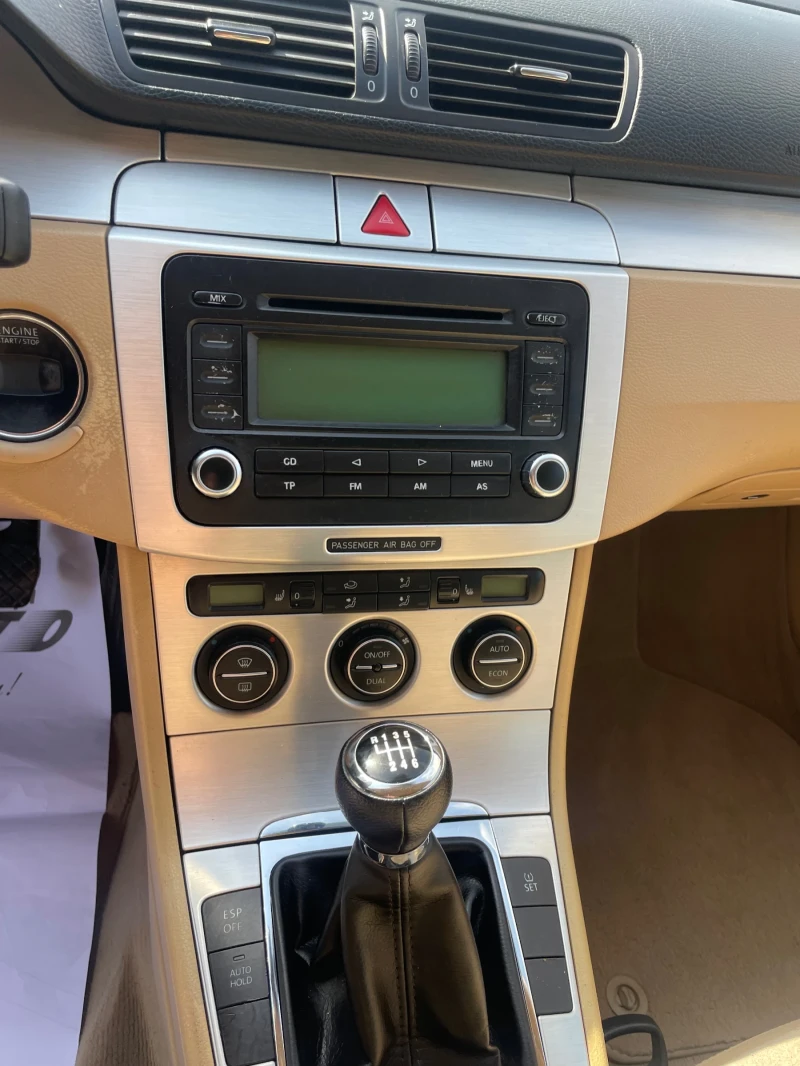 VW Passat 2.0TDI-140-HI-LINE-ITALIA, снимка 14 - Автомобили и джипове - 51150734