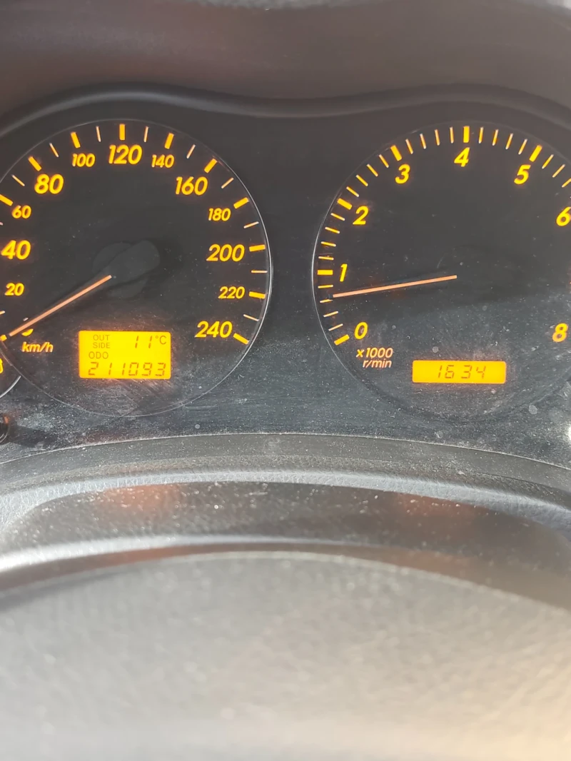 Toyota Avensis 1.8vvt-i, снимка 8 - Автомобили и джипове - 52080524