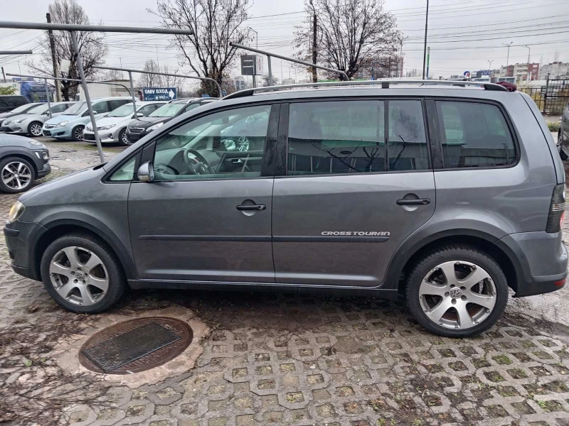 VW Touran Cross 1.4TSI - 7 МЕСТА, снимка 2 - Автомобили и джипове - 52847719