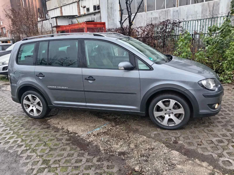VW Touran Cross 1.4TSI - 7 МЕСТА, снимка 3 - Автомобили и джипове - 52847719