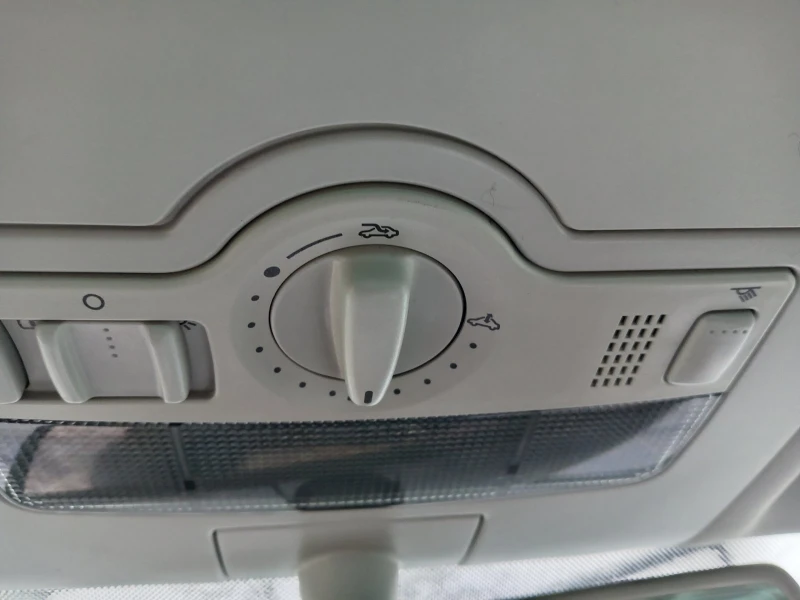 VW Touran Cross 1.4TSI - 7 МЕСТА, снимка 9 - Автомобили и джипове - 52847719