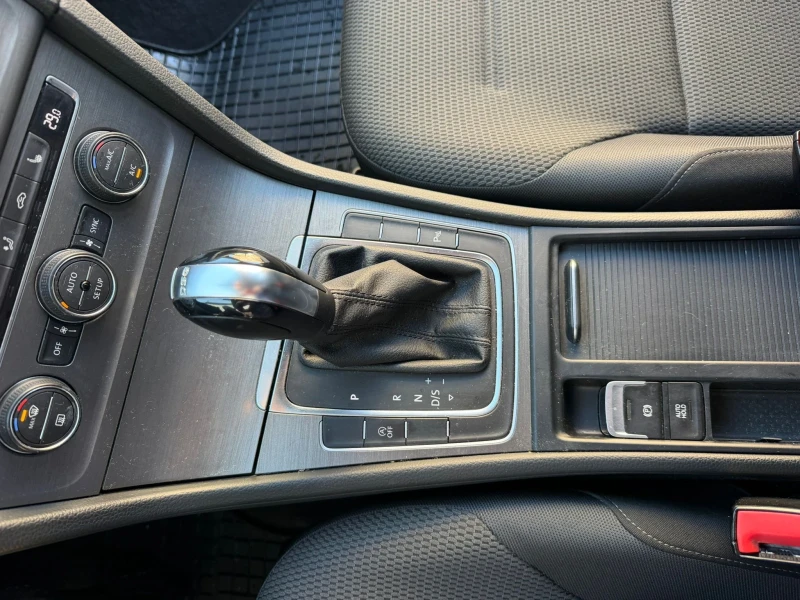 VW Golf, снимка 9 - Автомобили и джипове - 53139374