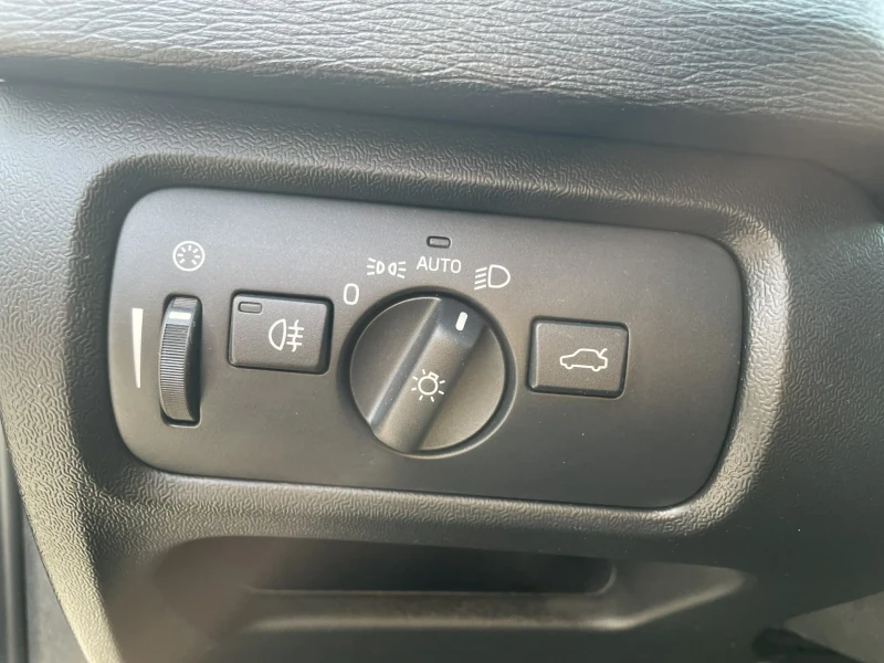 Volvo V40 Cross Country D4, снимка 8 - Автомобили и джипове - 53539152