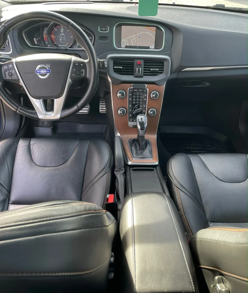 Volvo V40 Cross Country D4, снимка 10 - Автомобили и джипове - 53539152