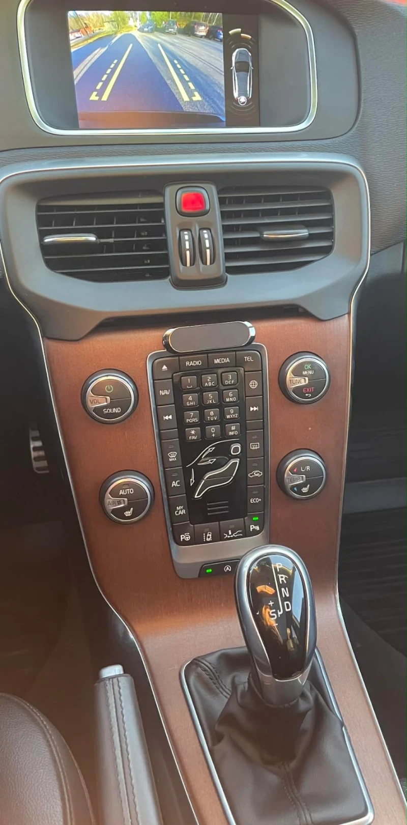 Volvo V40 Cross Country D4, снимка 6 - Автомобили и джипове - 53539152