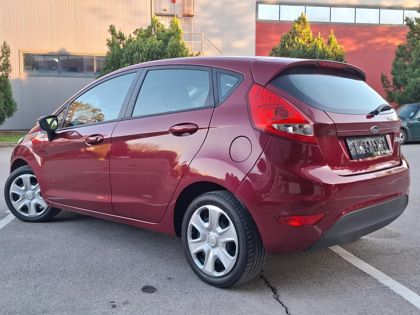 Ford Fiesta 1, 25i * EURO 5 * КЛИМАТИК * ЛИЗИНГ *  - изображение 3