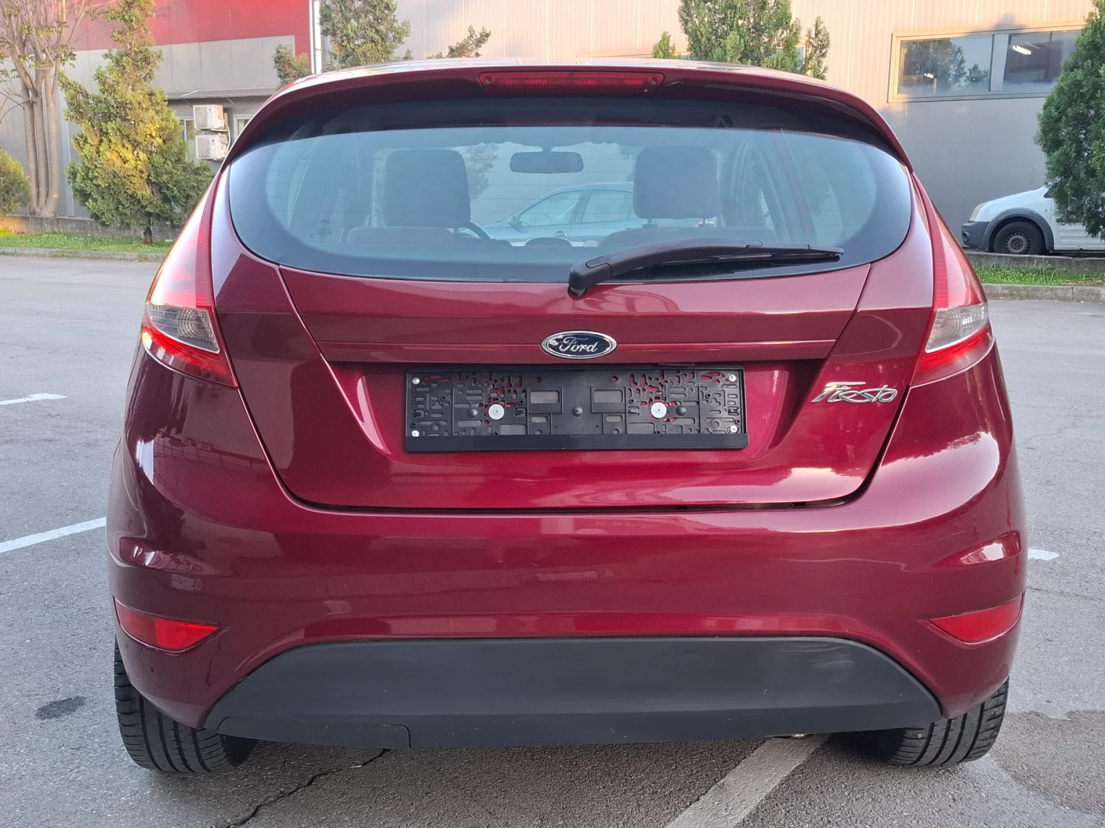 Ford Fiesta 1, 25i * EURO 5 * КЛИМАТИК * ЛИЗИНГ *  - изображение 4