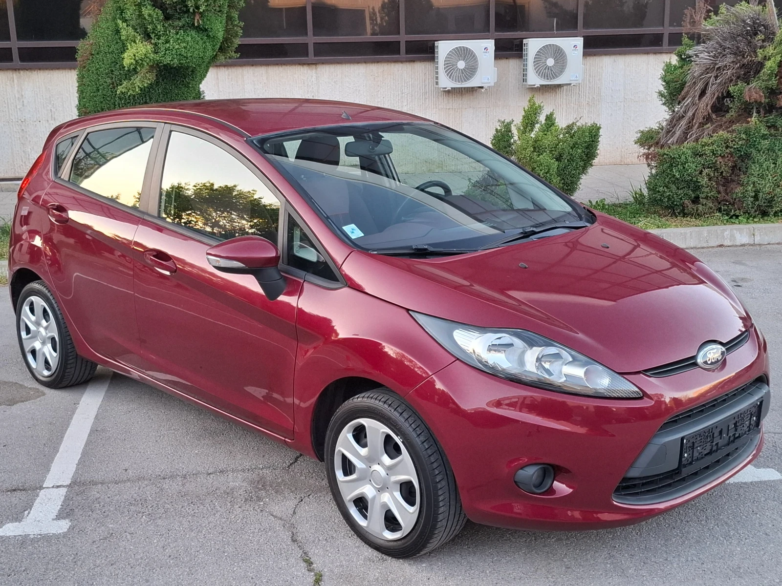 Ford Fiesta 1, 25i * EURO 5 * КЛИМАТИК * ЛИЗИНГ *  - изображение 5