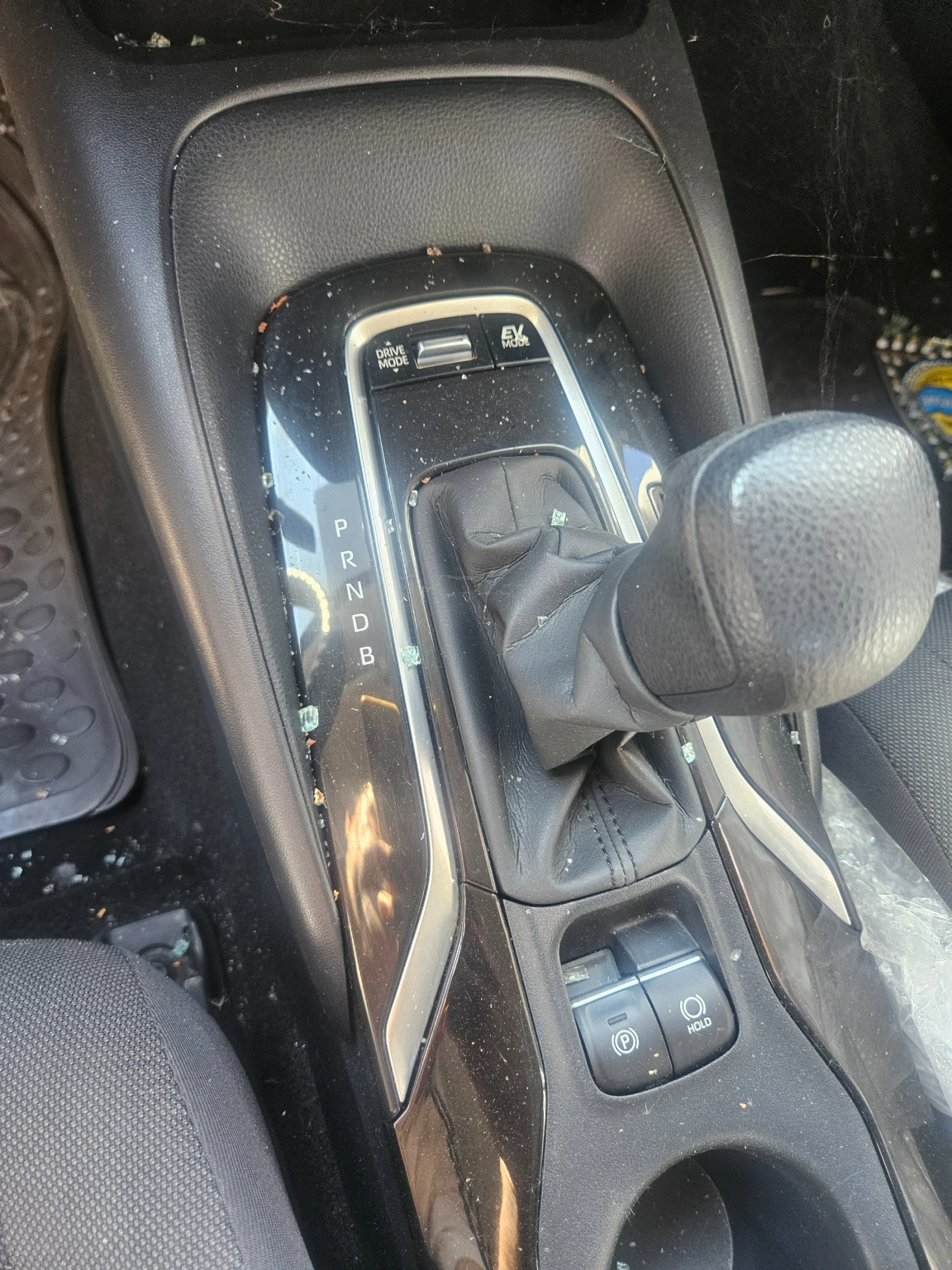 Toyota Corolla 1.8  HYBID - изображение 4