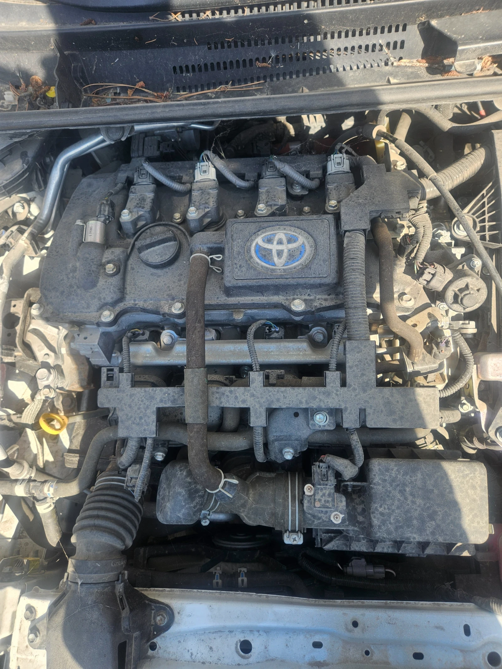 Toyota Corolla 1.8  HYBID - изображение 6
