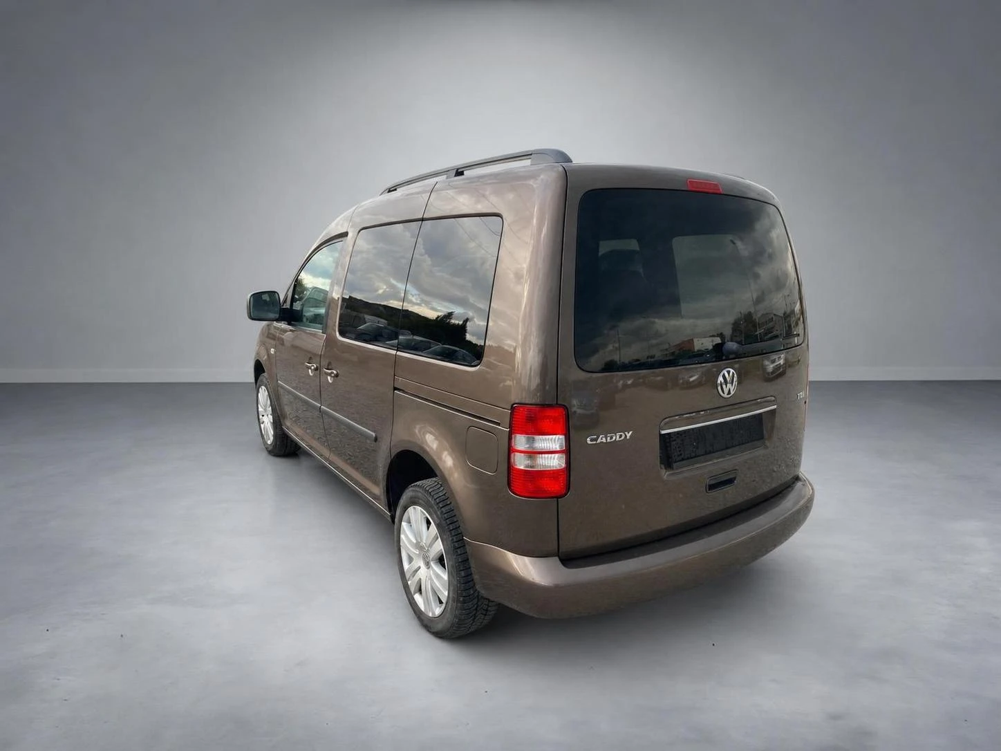 VW Caddy 1.6 TDI, снимка 4 - Автомобили и джипове - 51965470