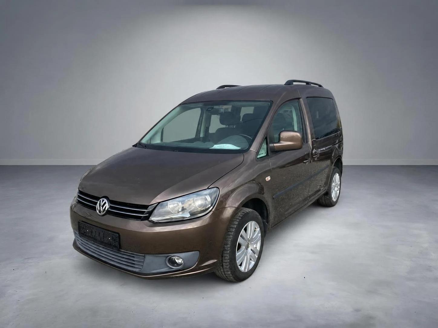 VW Caddy 1.6 TDI, снимка 2 - Автомобили и джипове - 51965470