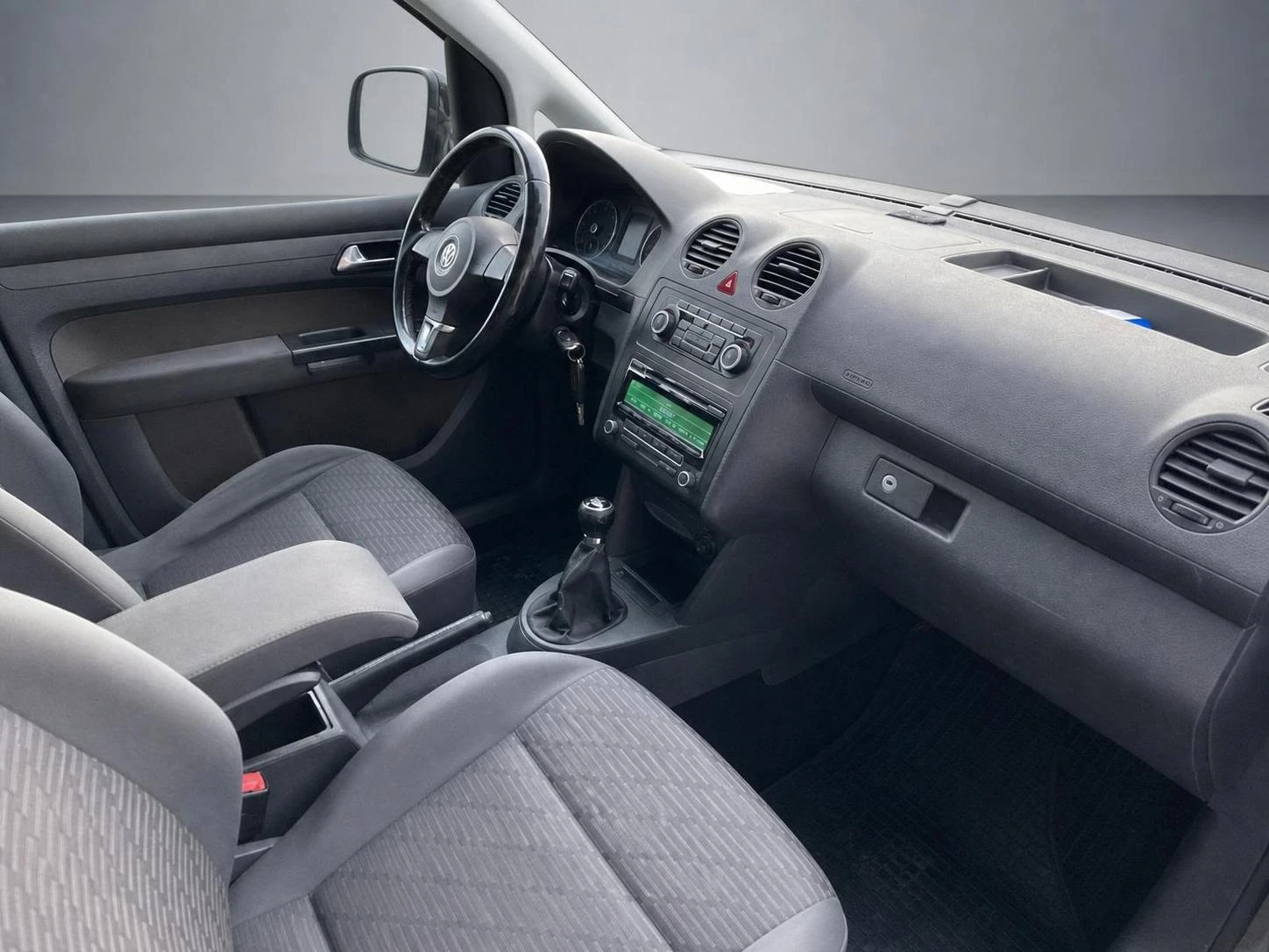 VW Caddy 1.6 TDI, снимка 8 - Автомобили и джипове - 51965470