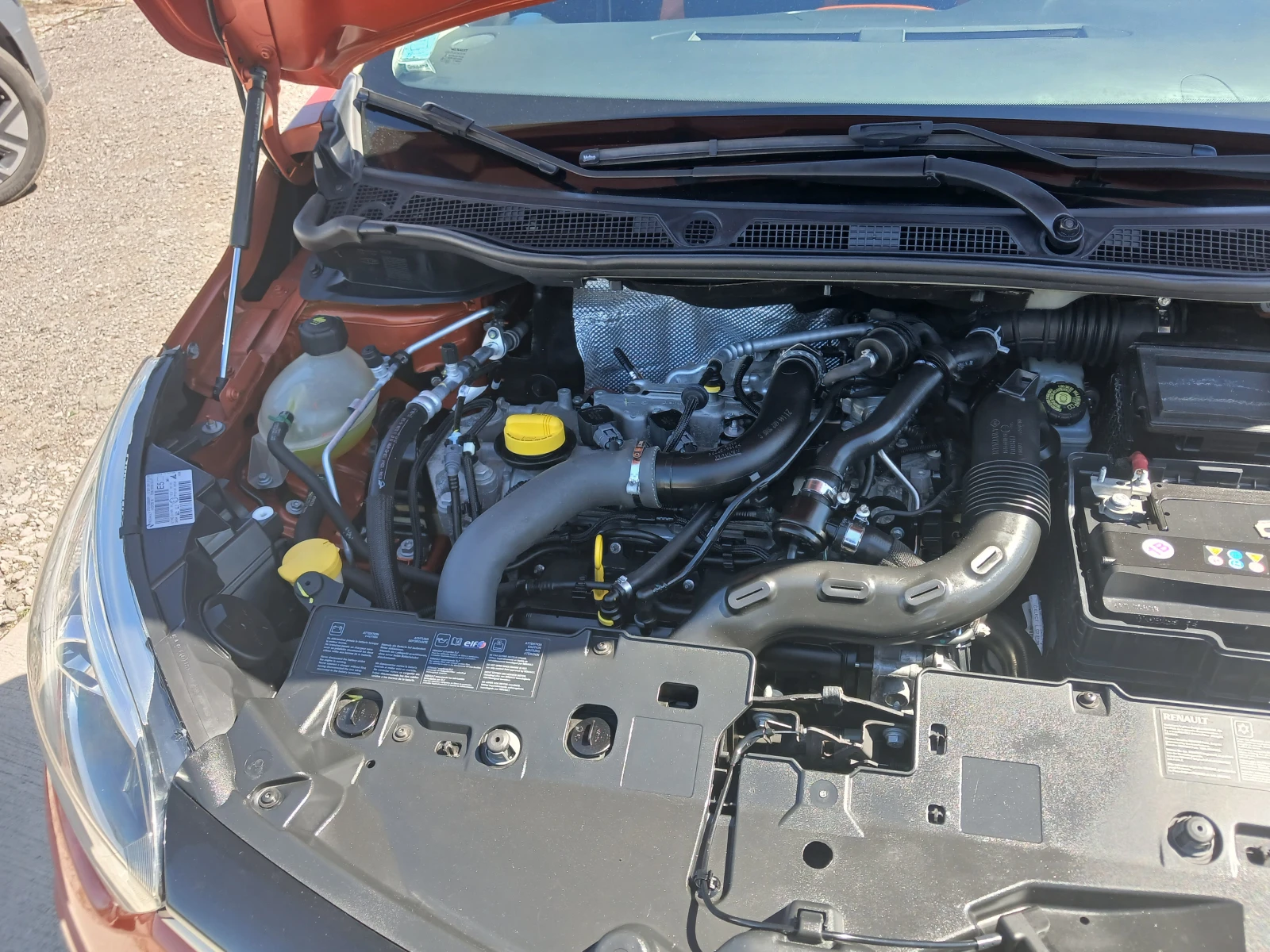 Renault Captur AUT.NAVI.75200km., снимка 15 - Автомобили и джипове - 54645827