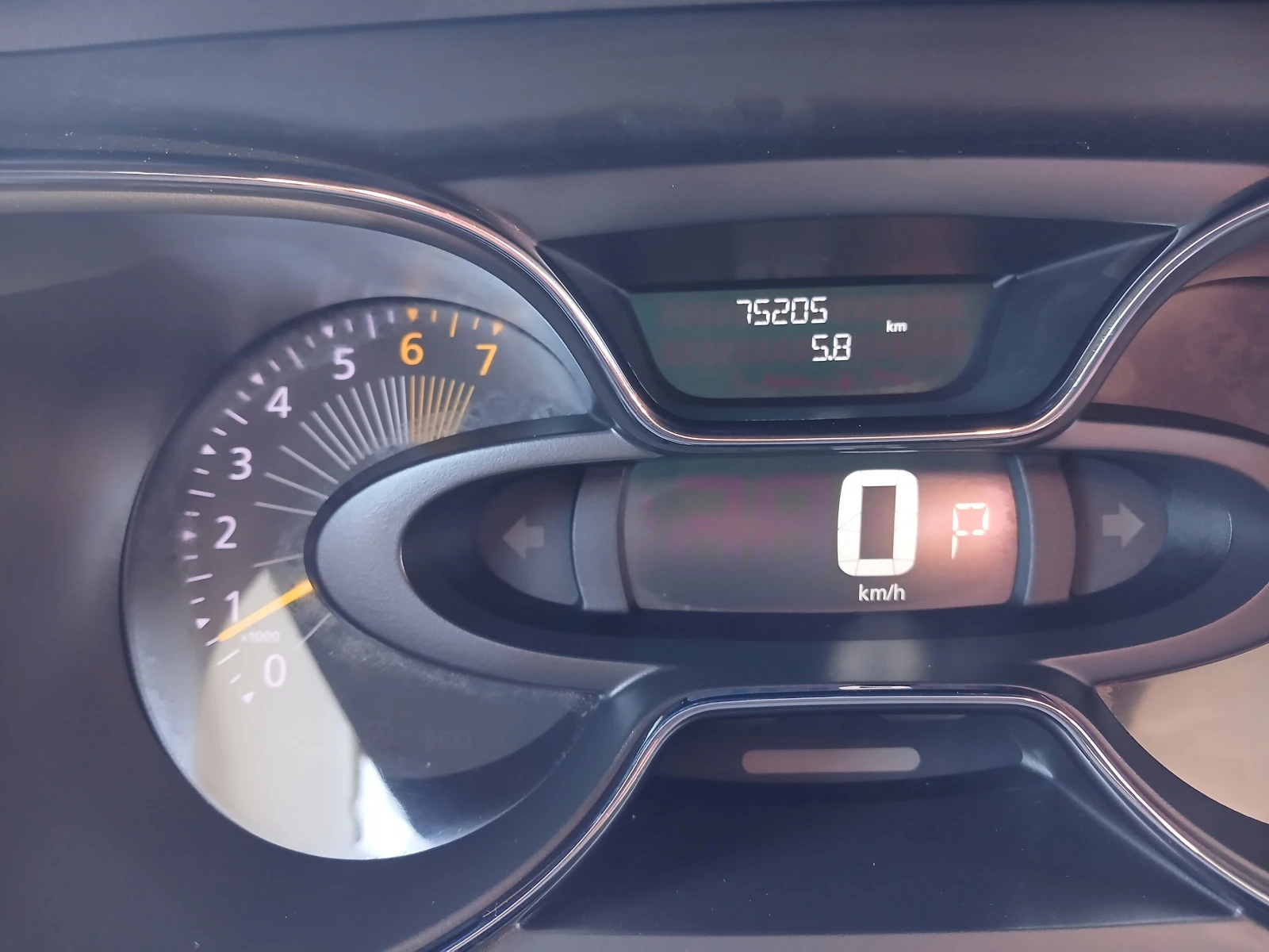 Renault Captur AUT.NAVI.75200km., снимка 9 - Автомобили и джипове - 54645827