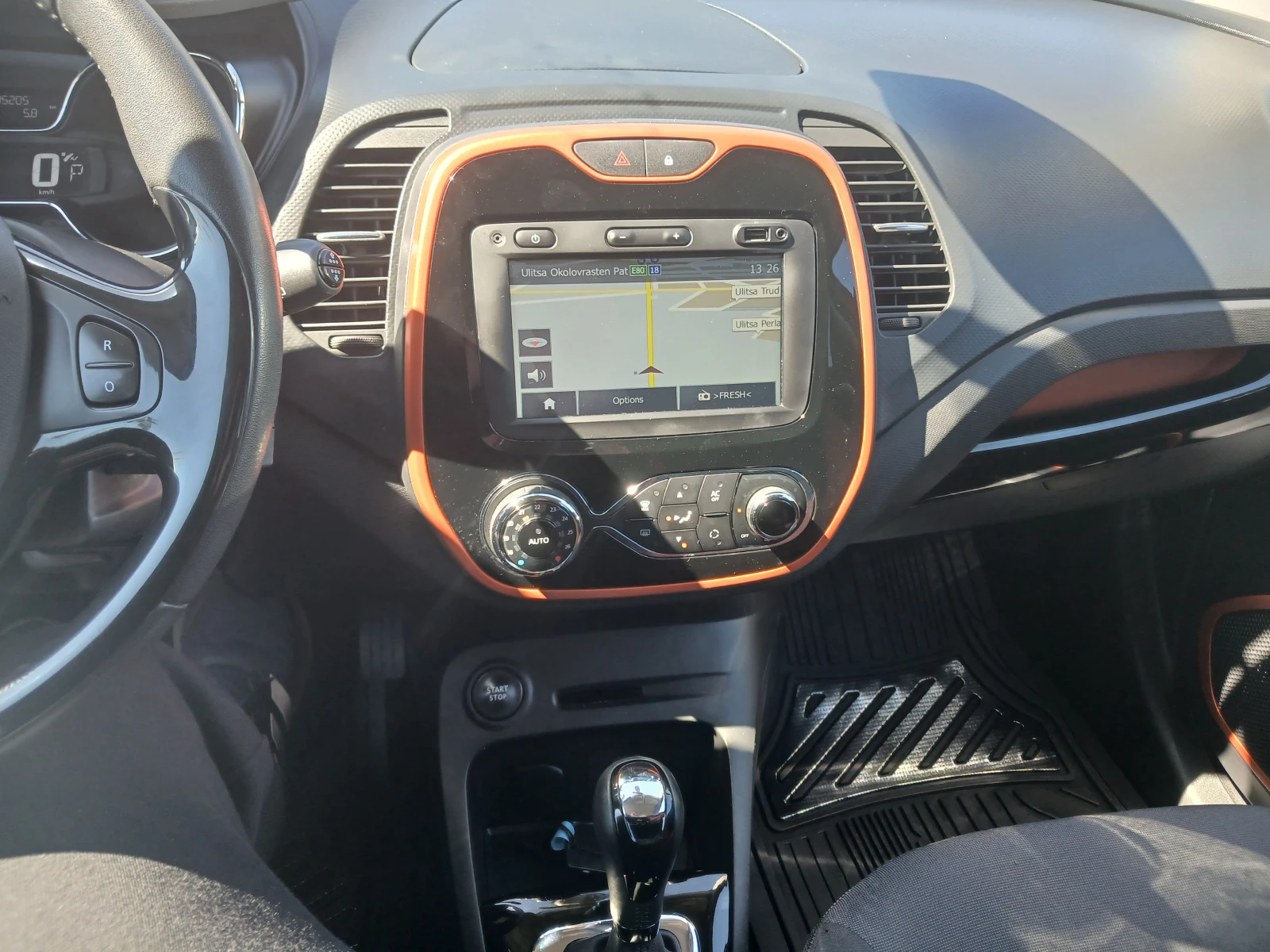 Renault Captur AUT.NAVI.75200km., снимка 12 - Автомобили и джипове - 54645827