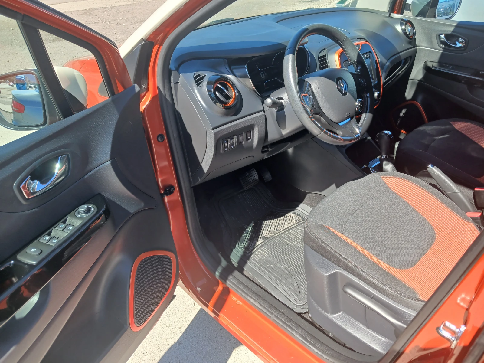 Renault Captur AUT.NAVI.75200km., снимка 7 - Автомобили и джипове - 54645827