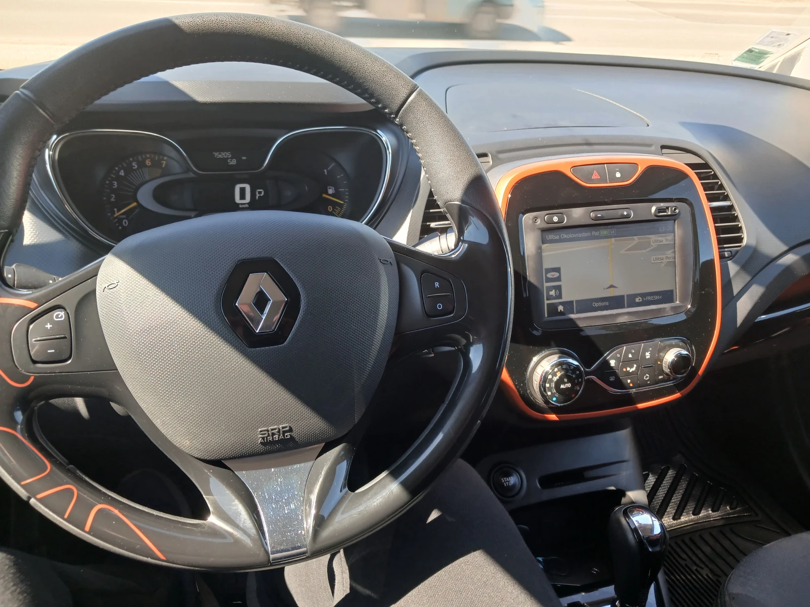 Renault Captur AUT.NAVI.75200km., снимка 11 - Автомобили и джипове - 54645827