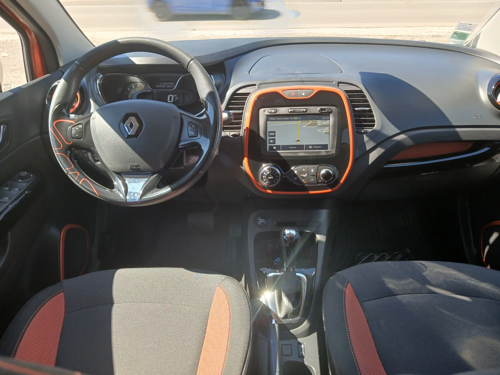 Renault Captur AUT.NAVI.75200km., снимка 10 - Автомобили и джипове - 54645827
