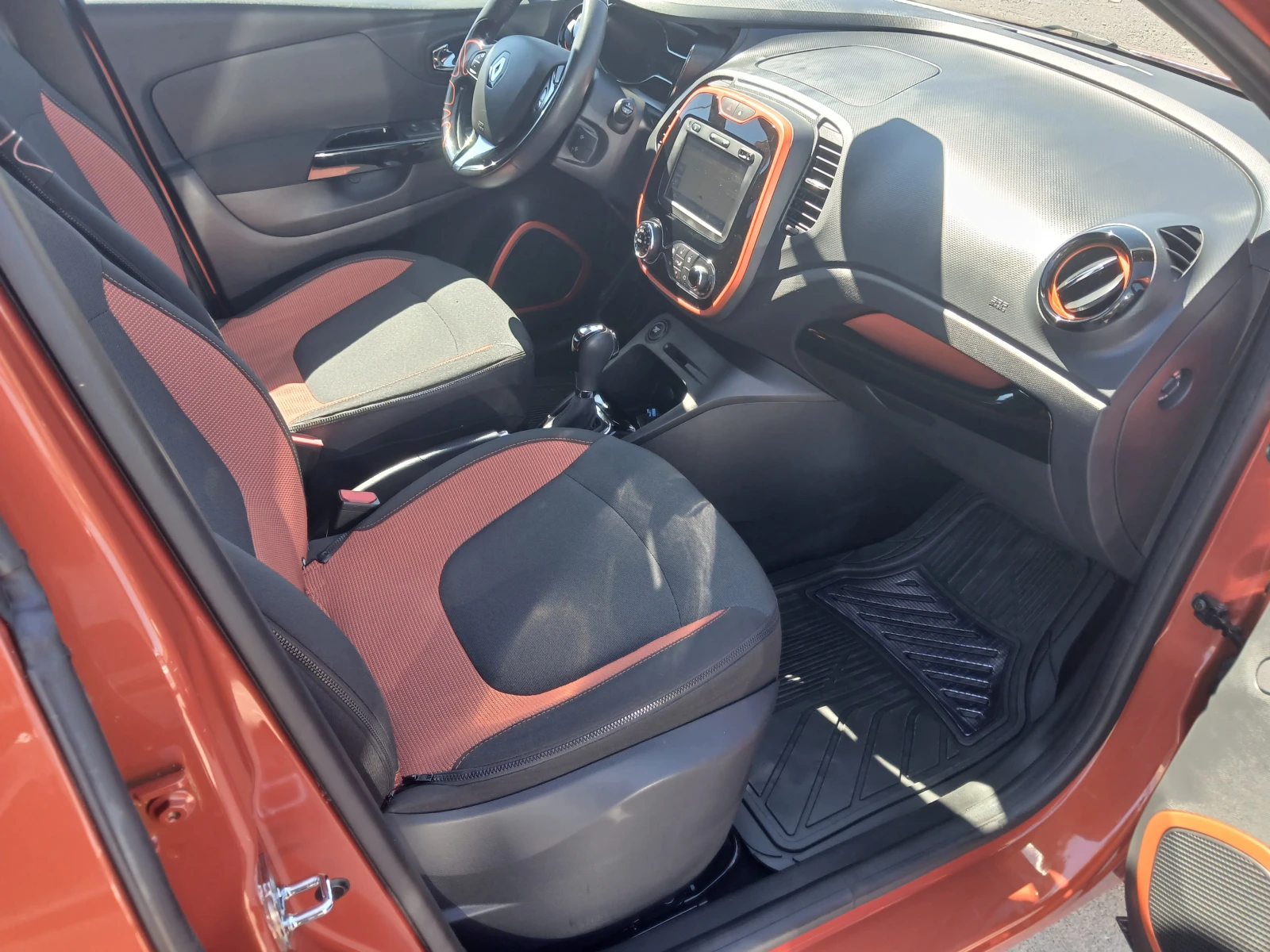Renault Captur AUT.NAVI.75200km., снимка 13 - Автомобили и джипове - 54645827