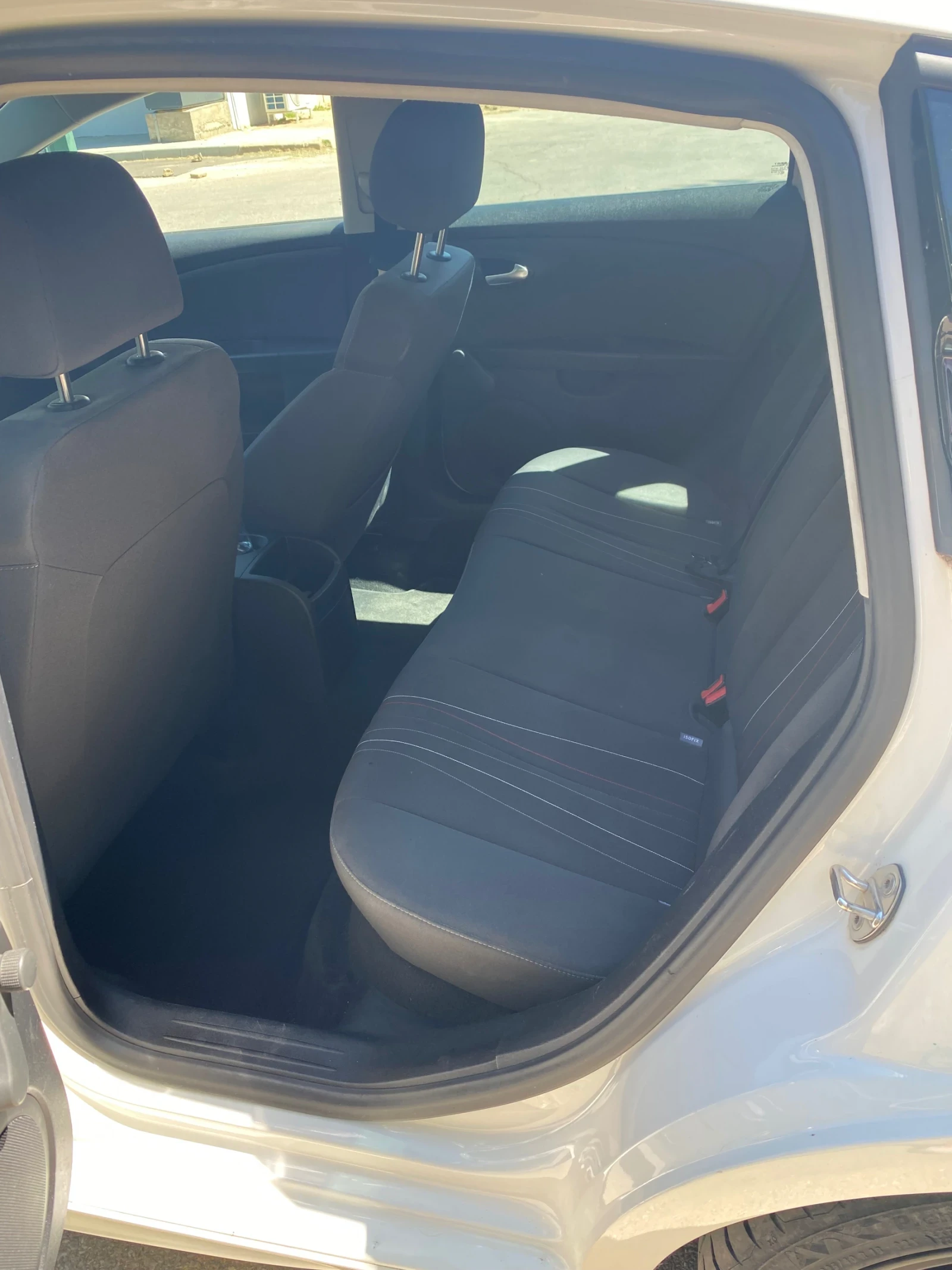 Seat Leon Спортен, снимка 15 - Автомобили и джипове - 55673781
