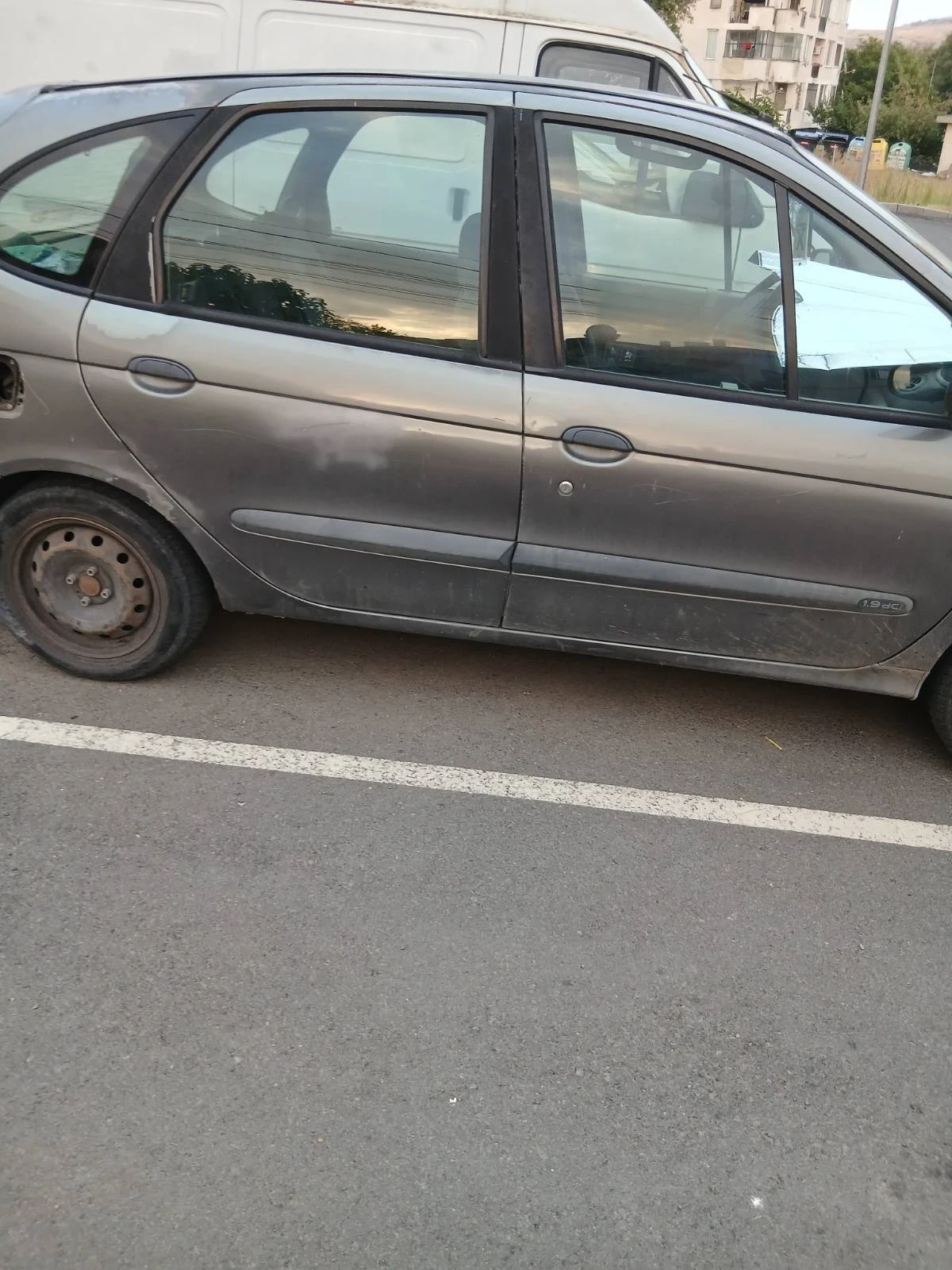 Renault Scenic 1.9, снимка 5 - Автомобили и джипове - 55794111
