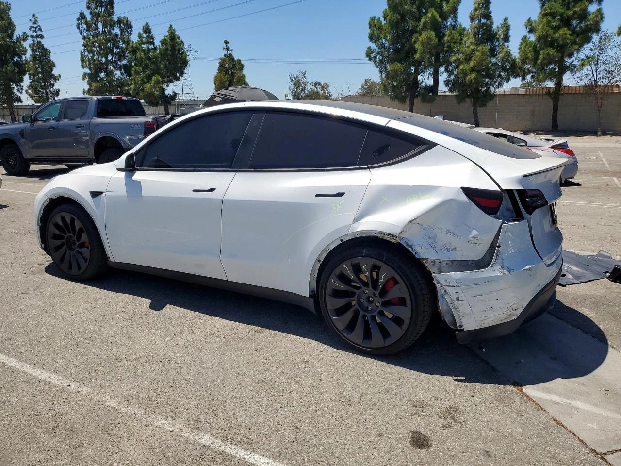 Tesla Model Y Performance AWD | CARFAX | АВТОФИНАНСИРАНЕ , снимка 2 - Автомобили и джипове - 56010581