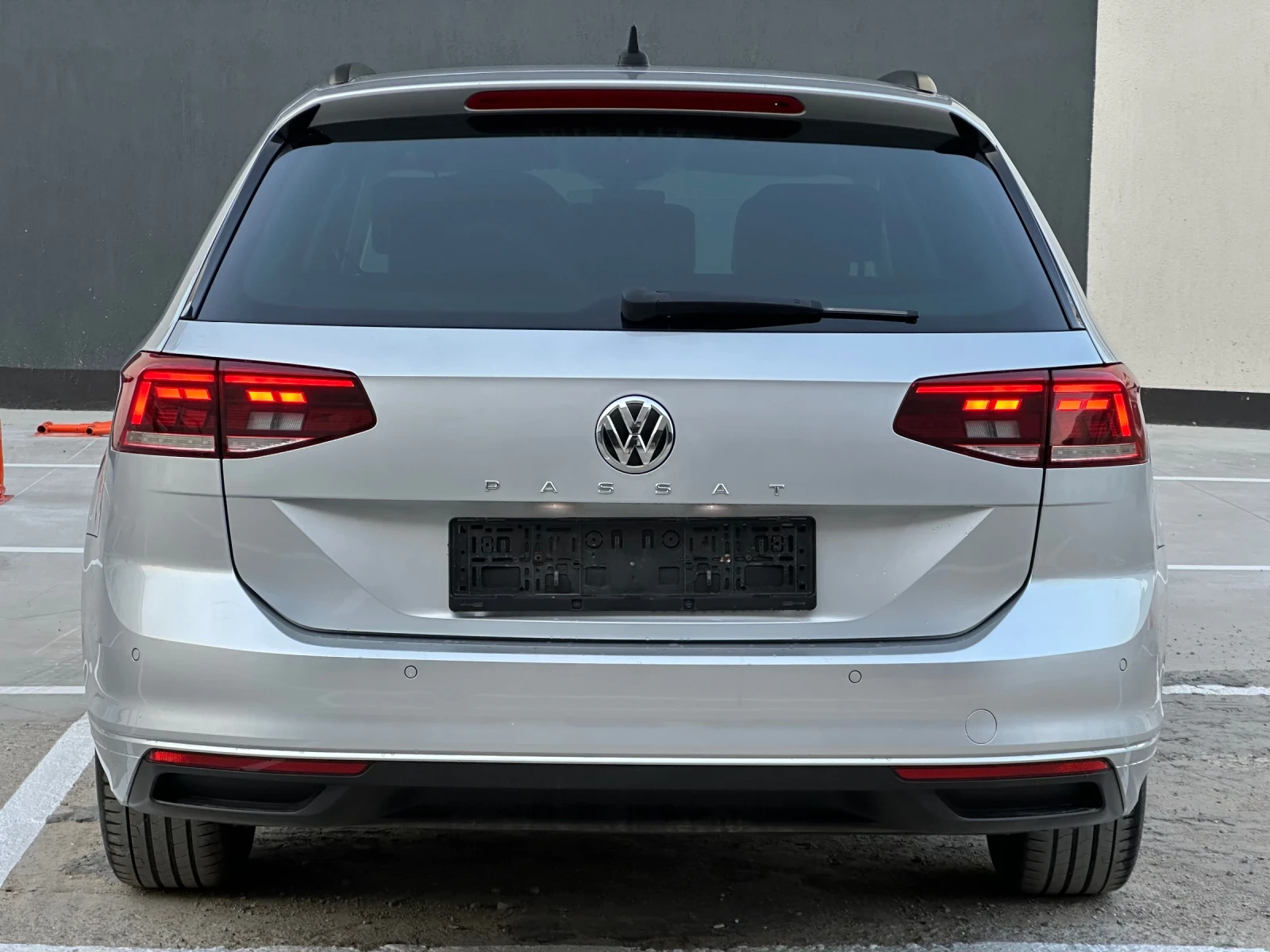VW Passat 2.0 TDI | Facelift | Distronic| CarPlay | DSG, снимка 5 - Автомобили и джипове - 56023722