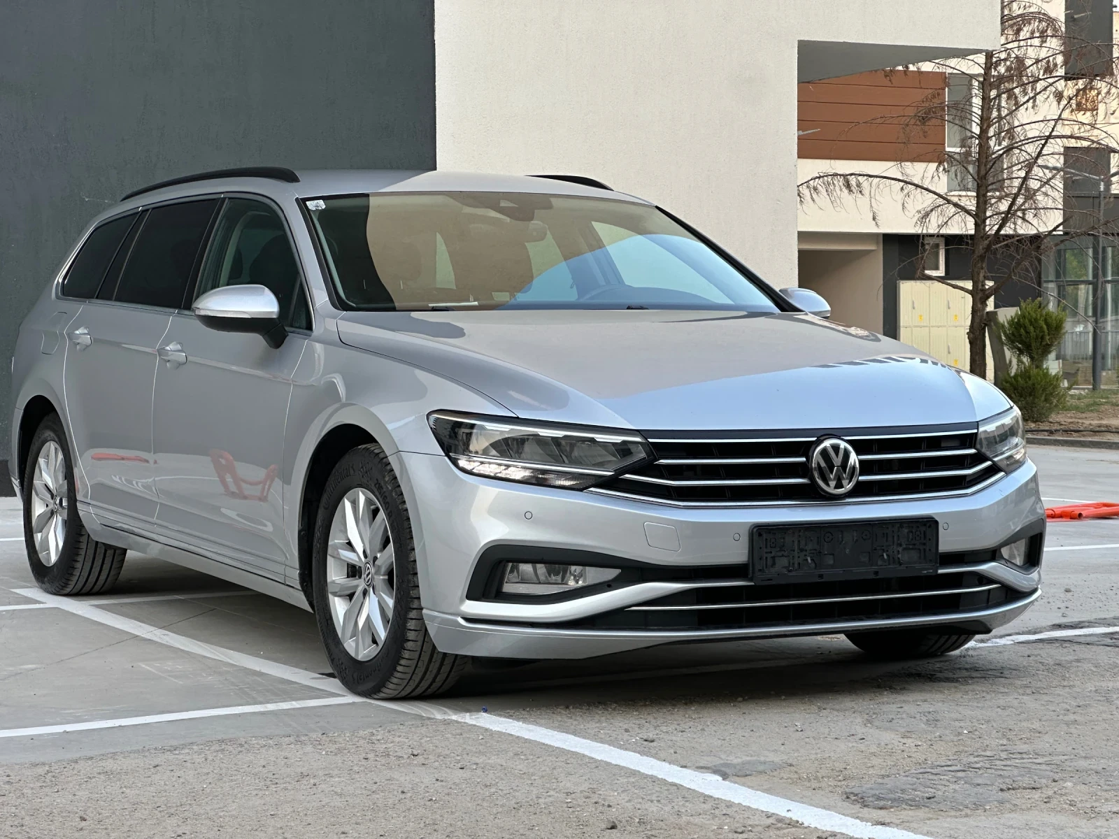 VW Passat 2.0 TDI | Facelift | Distronic| CarPlay | DSG, снимка 3 - Автомобили и джипове - 56023722