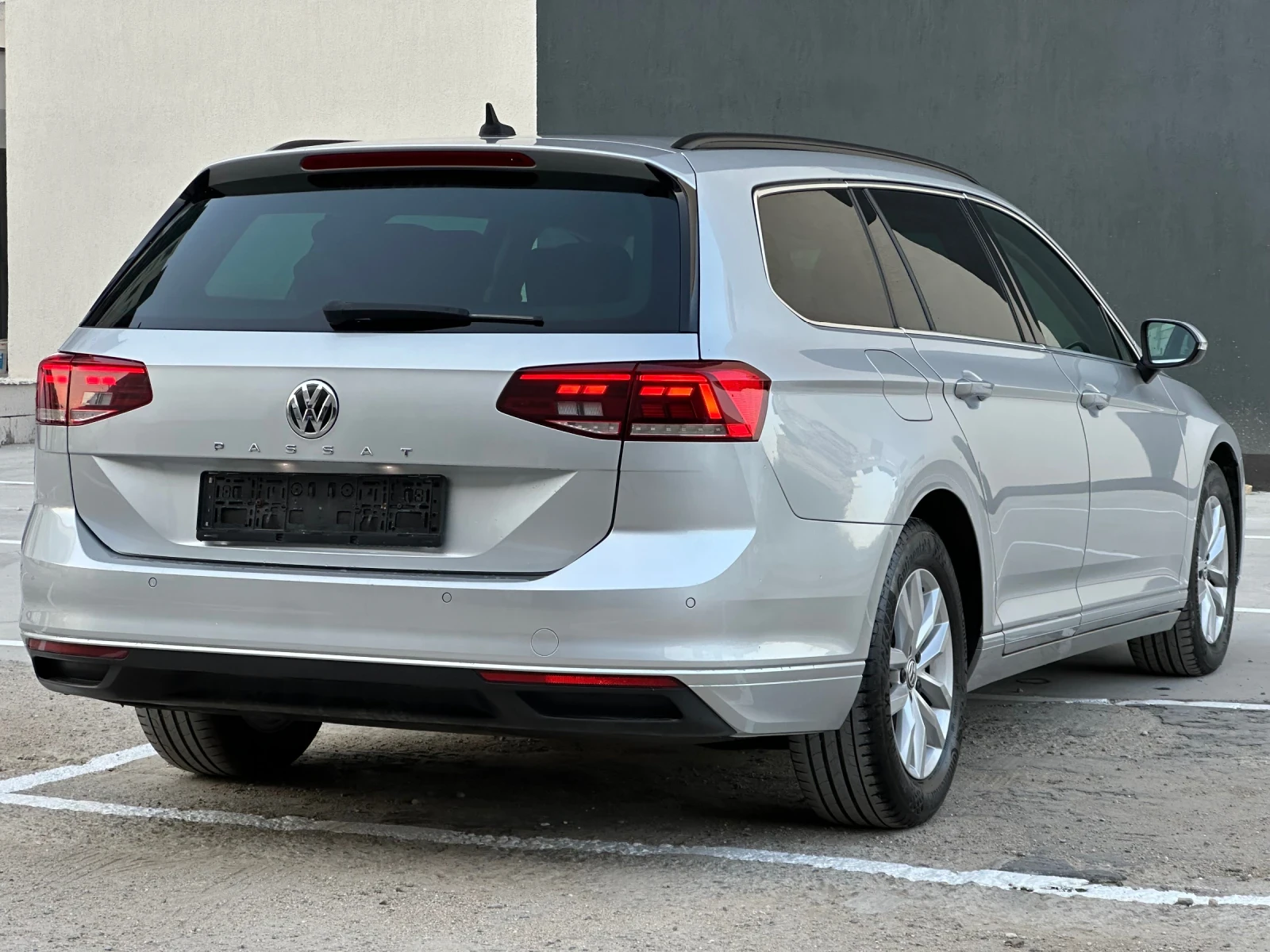 VW Passat 2.0 TDI | Facelift | Distronic| CarPlay | DSG, снимка 6 - Автомобили и джипове - 56023722