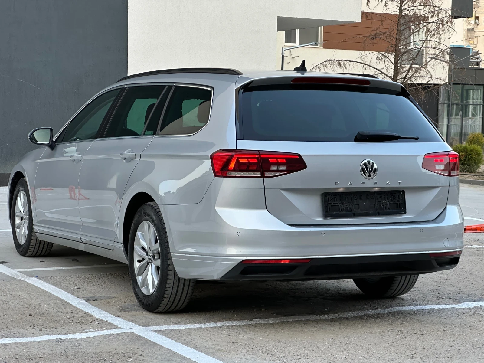 VW Passat 2.0 TDI | Facelift | Distronic| CarPlay | DSG, снимка 4 - Автомобили и джипове - 56023722