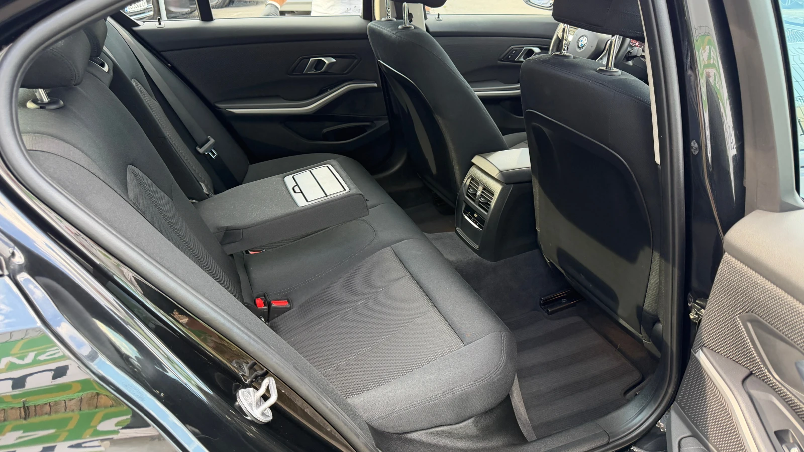 BMW 320 d xDrive Първи собственик от България с ДДС, снимка 11 - Автомобили и джипове - 56117834