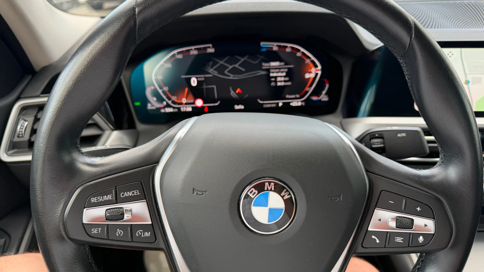 BMW 320 d xDrive Първи собственик от България с ДДС, снимка 15 - Автомобили и джипове - 56117834