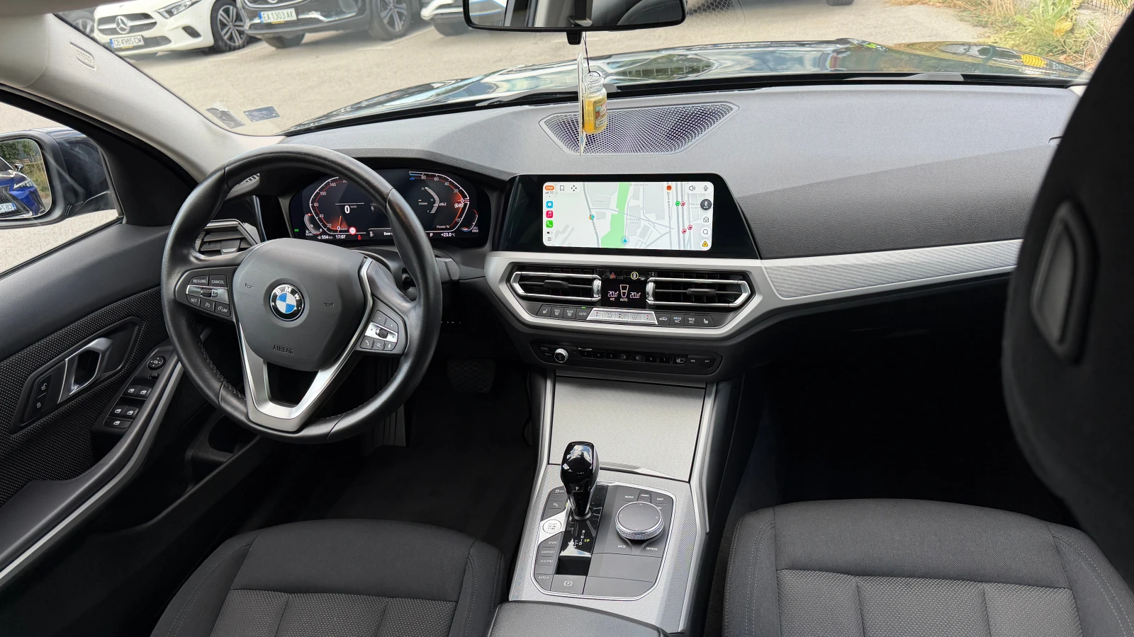 BMW 320 d xDrive Първи собственик от България с ДДС, снимка 13 - Автомобили и джипове - 56117834