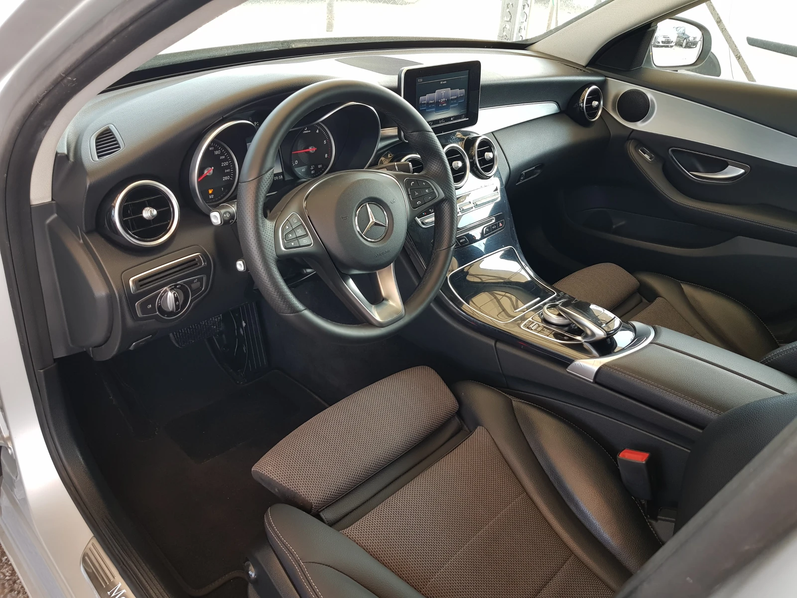 Mercedes-Benz C 220 D, снимка 9 - Автомобили и джипове - 56374736