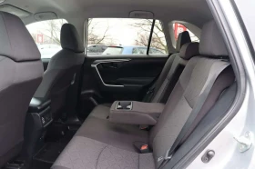 Toyota Rav4 * LE * ПОДГРЕВИ * ПАНО * KEYLESS * CARFAX, снимка 10