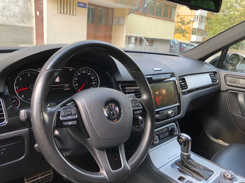 VW Touareg 3.00 TDI R-Line, снимка 14 - Автомобили и джипове - 48380787