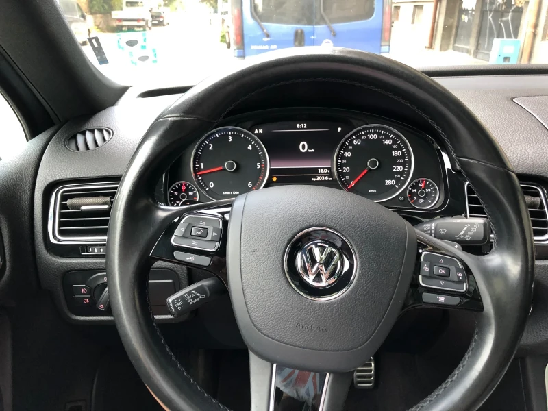 VW Touareg 3.00 TDI R-Line, снимка 9 - Автомобили и джипове - 48380787