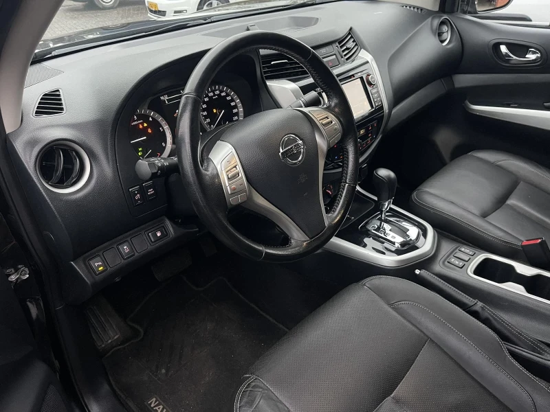 Nissan Navara 2.3D-190kc, снимка 8 - Автомобили и джипове - 49088908