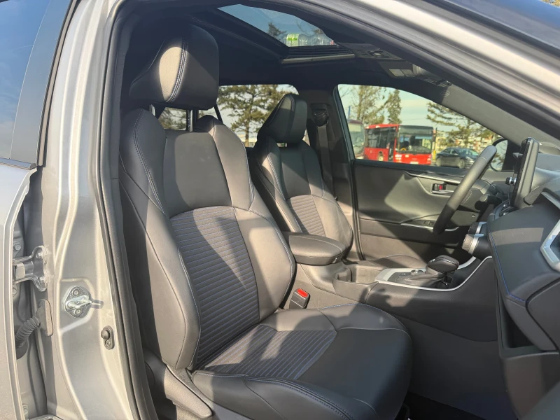 Toyota Rav4 2.5 (222 кс) Full Hybrid AWD-i eCVT, снимка 11 - Автомобили и джипове - 53369794