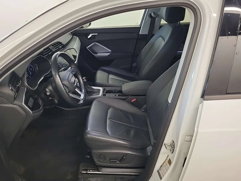 Audi Q3 * KOMFORT * PANO * KEYLESS * ПОДГРЕВИ * CARFAX, снимка 5 - Автомобили и джипове - 53563235