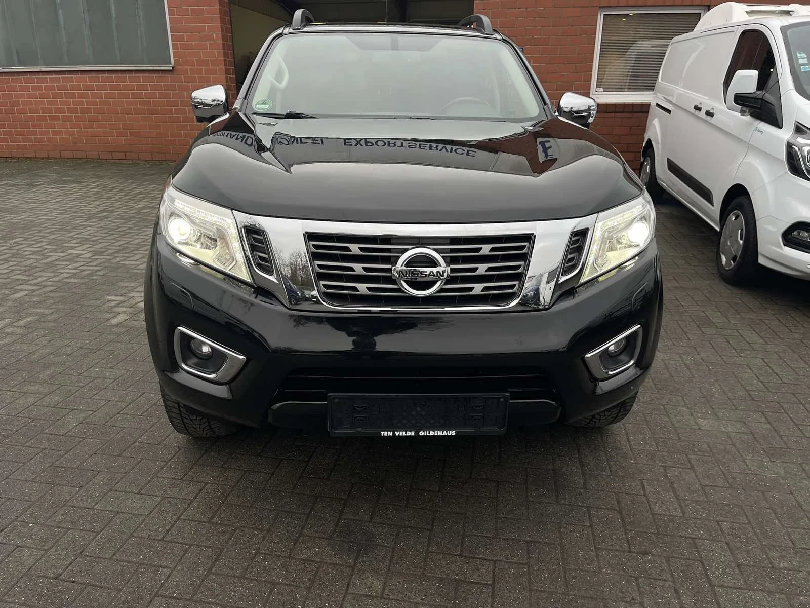 Nissan Navara 2.3D-190kc - изображение 2